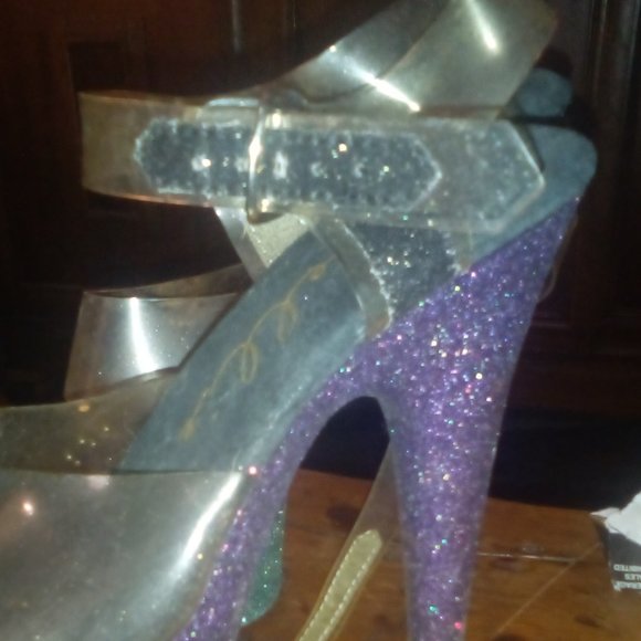 Fun shoes - Picture 1 of 2